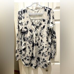 Women's Black and White Tie-Dye Top